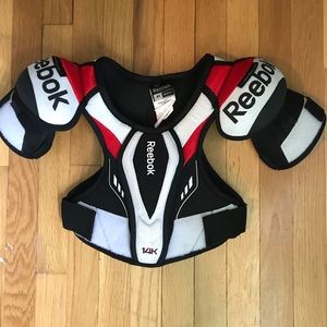 Reebok Youth Size Small Hockey Shoulder Pads